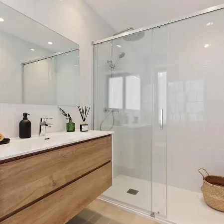 Garraf - 2 Bedrooms In Sant Gervasi Apartment