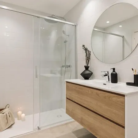 Garraf - 2 Bedrooms In Sant Gervasi Apartamento *